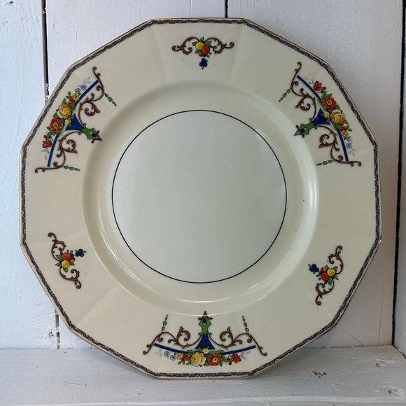 Paramount Plate by Myott Staffordshire Flowers in Vases, Multisided Gold Trim - Picture 6 of 7